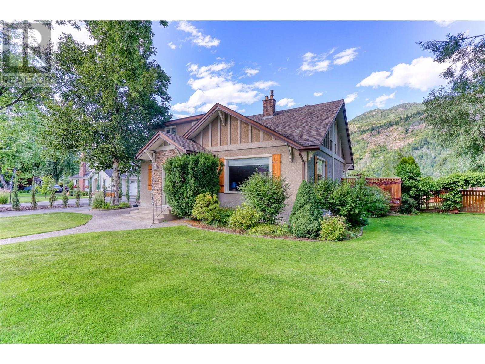 208 Ritchie Avenue, Trail, British Columbia  V1R 1H2 - Photo 2 - 10354767
