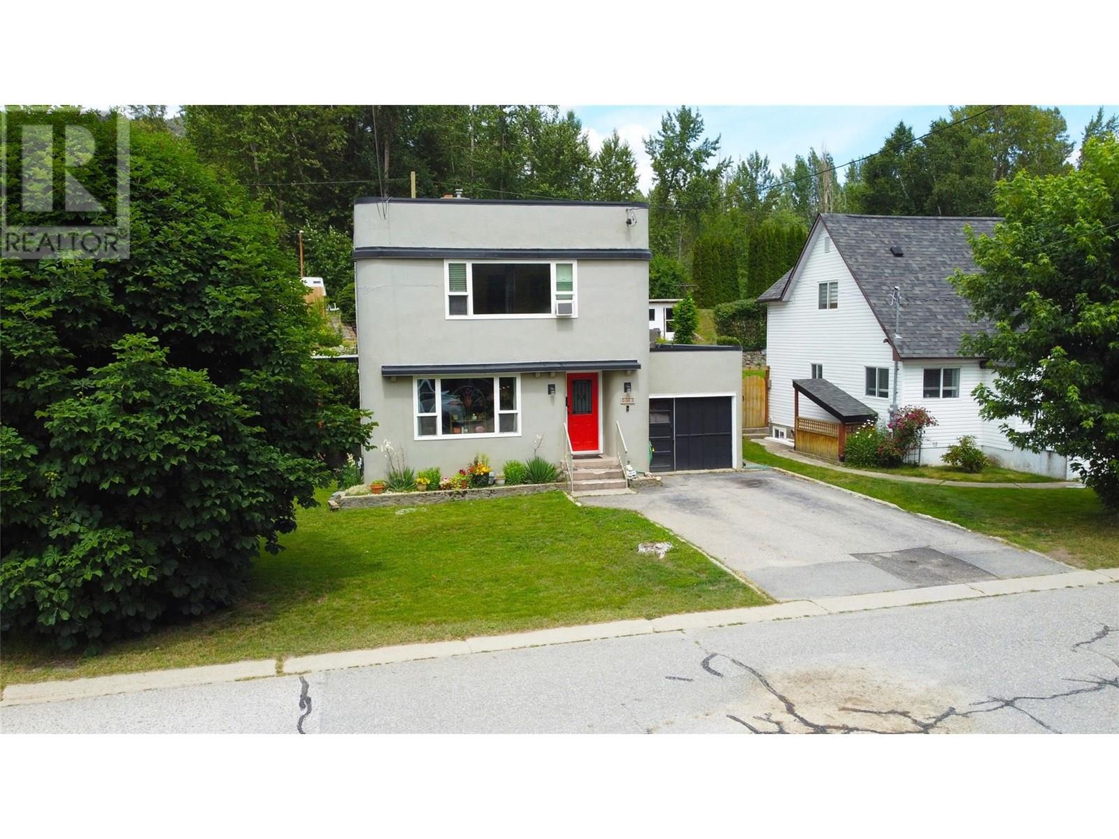 465 Forrest Drive, Warfield, British Columbia  V1R 2H1 - Photo 1 - 10354929