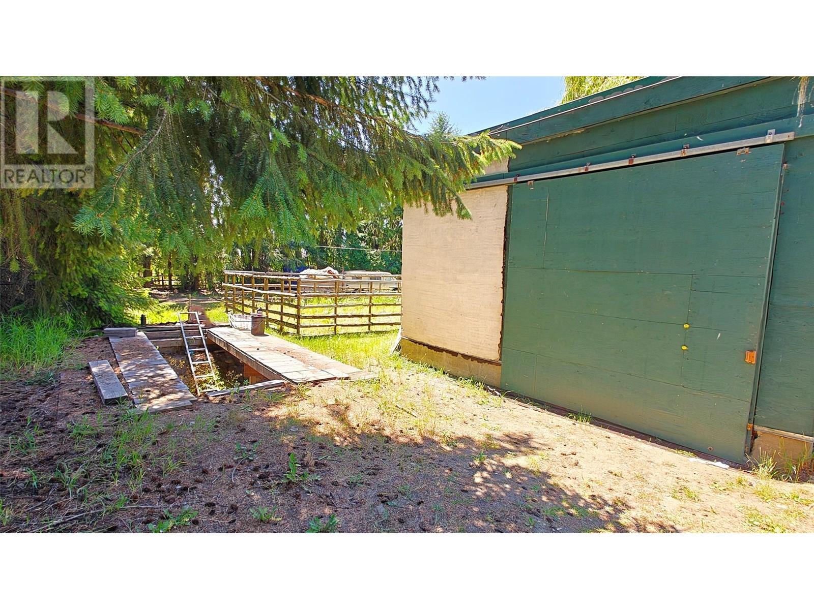 2029 Debruyn Road, Fruitvale, British Columbia  V0G 1L1 - Photo 10 - 10354721