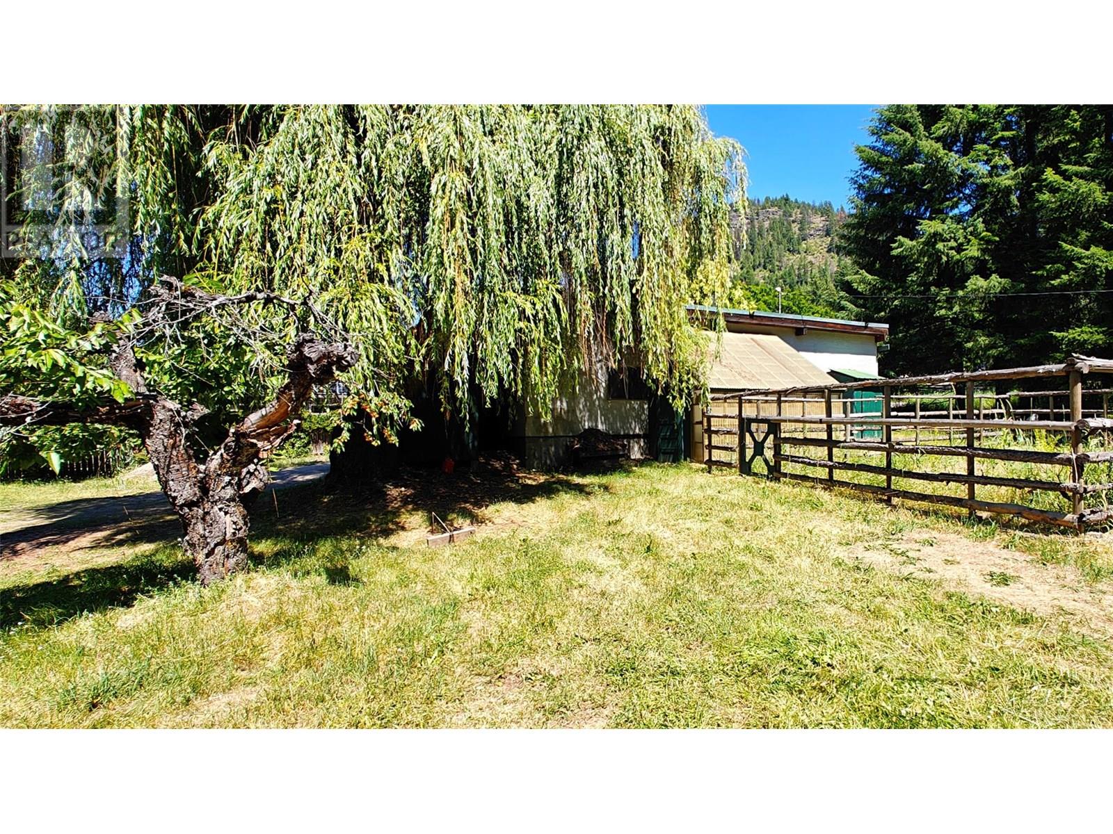 2029 Debruyn Road, Fruitvale, British Columbia  V0G 1L1 - Photo 15 - 10354721