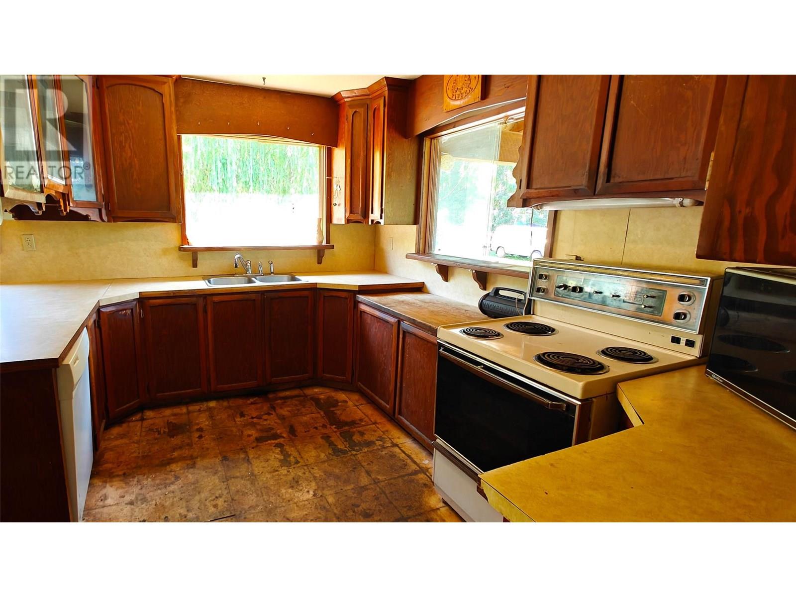 2029 Debruyn Road, Fruitvale, British Columbia  V0G 1L1 - Photo 23 - 10354721