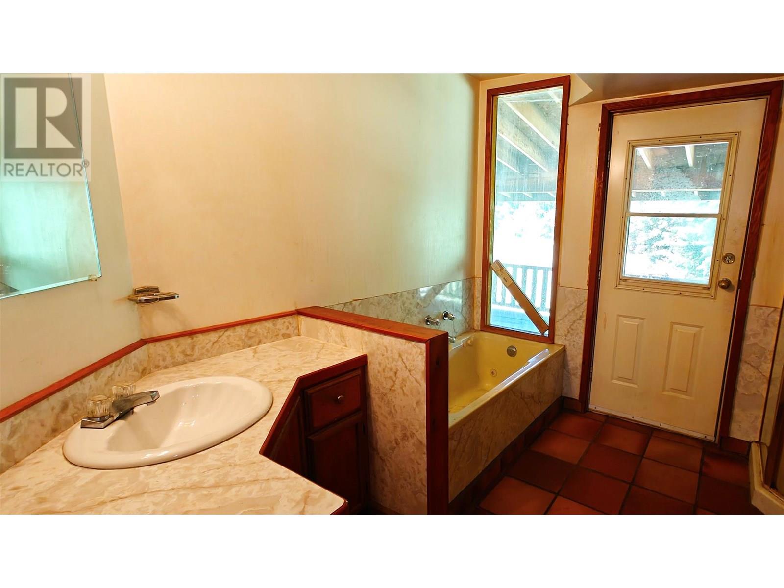 2029 Debruyn Road, Fruitvale, British Columbia  V0G 1L1 - Photo 28 - 10354721