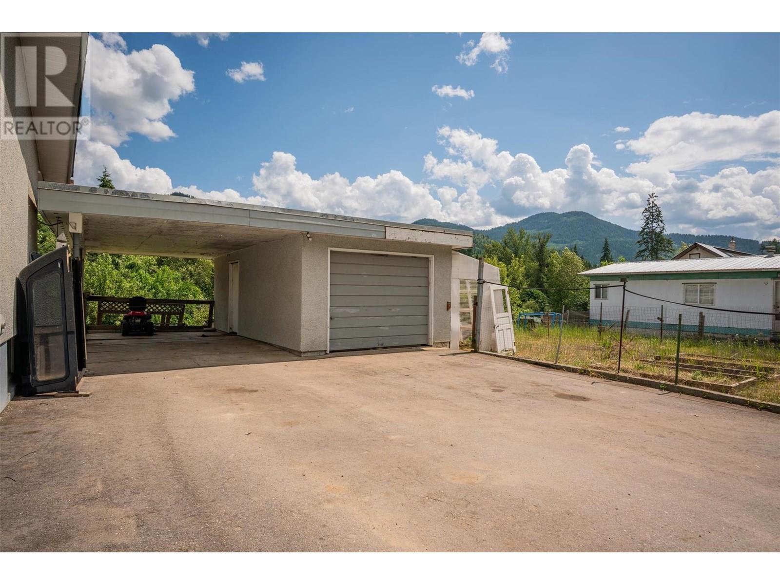 1500 3b Hwy, Fruitvale, British Columbia  V0G 1L1 - Photo 39 - 10355128
