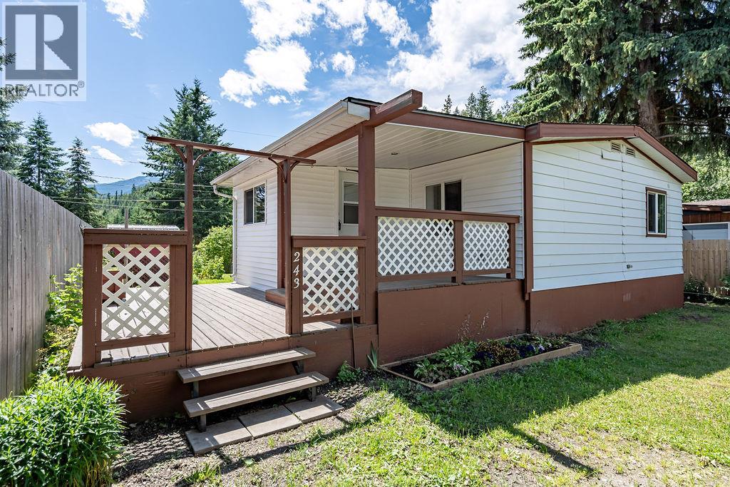 243 E Avenue, Kaslo, British Columbia  V0G 1M0 - Photo 2 - 10354941