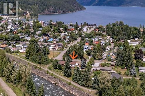 243 E Avenue, Kaslo, British Columbia  V0G 1M0 - Photo 3 - 10354941