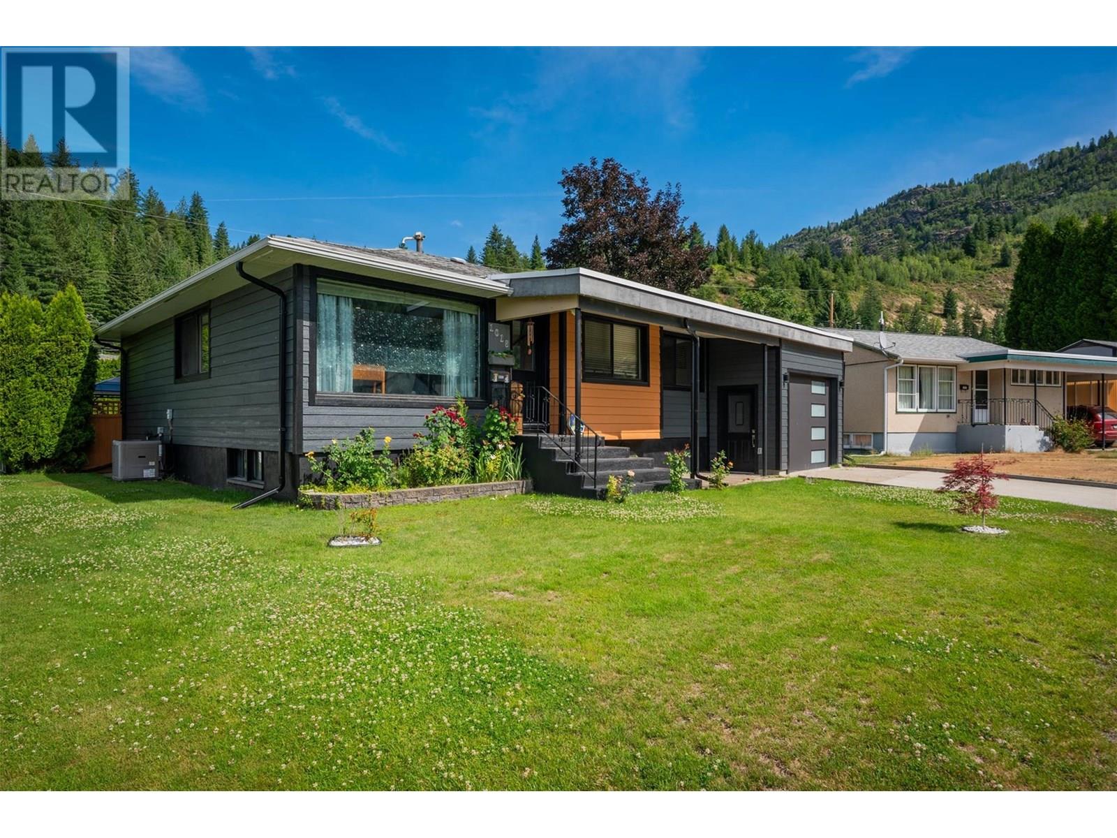 1015 Regan Crescent, Trail, British Columbia  V1R 1C2 - Photo 1 - 10355045