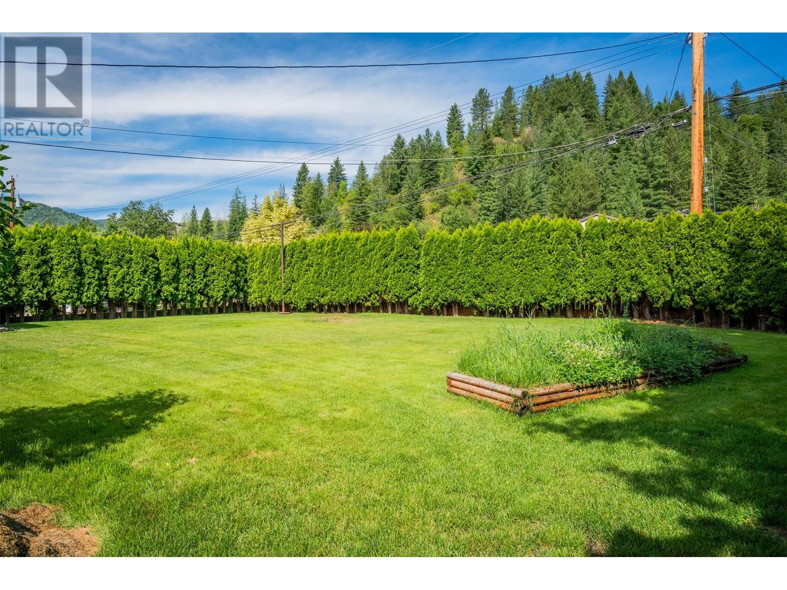 1015 Regan Crescent, Trail, British Columbia  V1R 1C2 - Photo 34 - 10355045