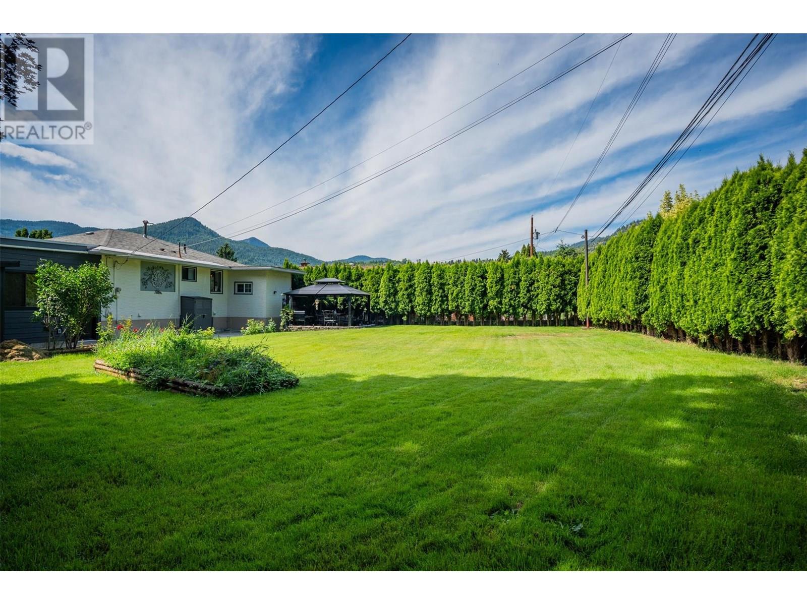 1015 Regan Crescent, Trail, British Columbia  V1R 1C2 - Photo 36 - 10355045