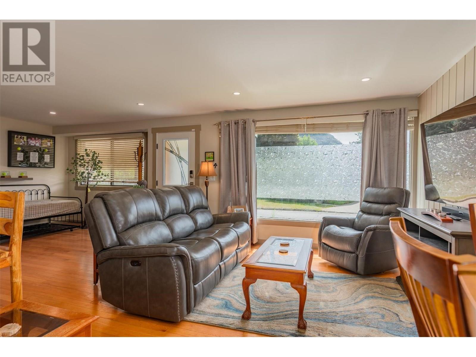 1015 Regan Crescent, Trail, British Columbia  V1R 1C2 - Photo 8 - 10355045