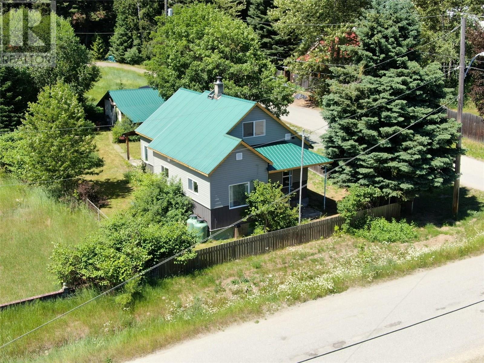 303 Fir Street, Ymir, British Columbia  V0G 2K0 - Photo 1 - 10355138