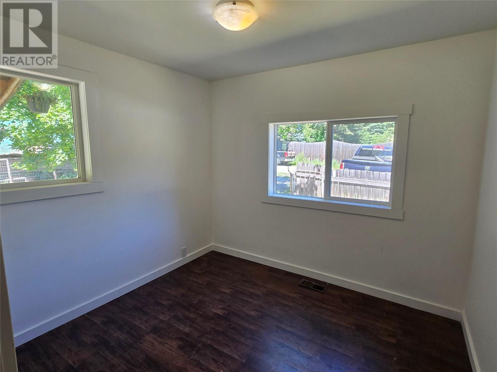 303 Fir Street, Ymir, British Columbia  V0G 2K0 - Photo 12 - 10355138