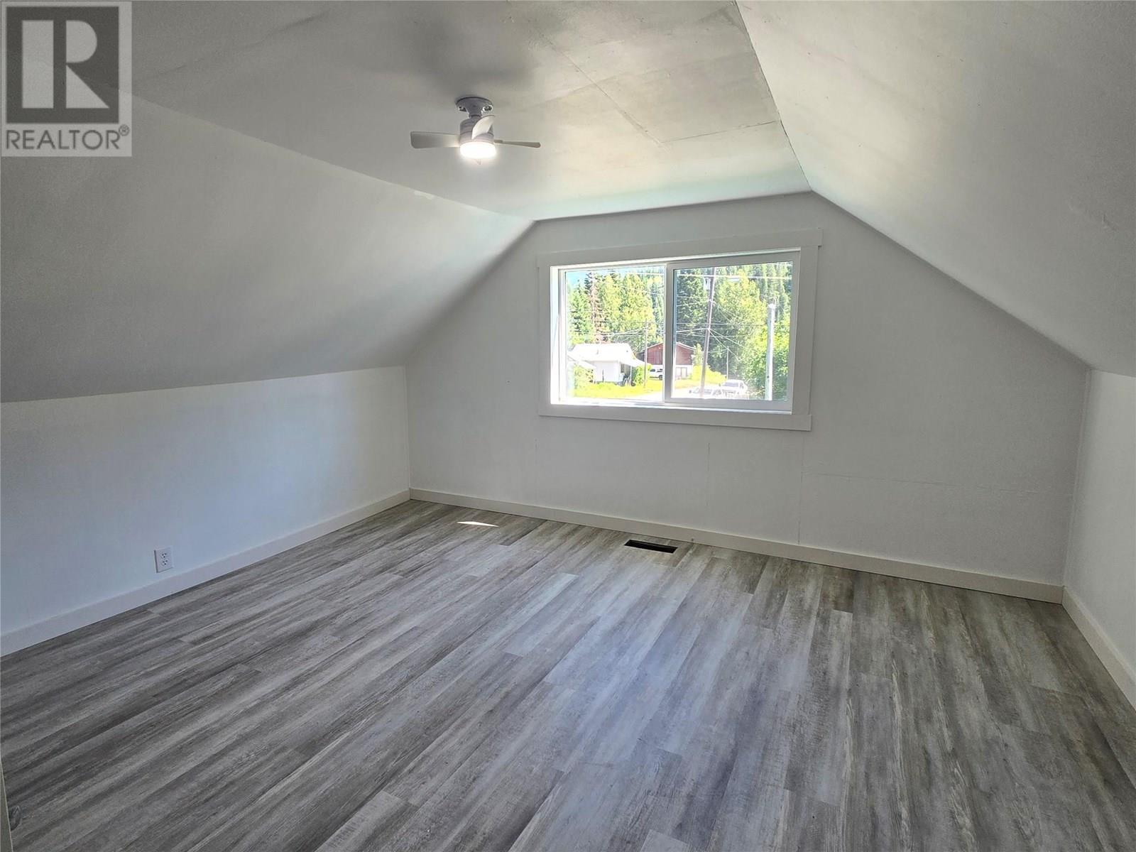 303 Fir Street, Ymir, British Columbia  V0G 2K0 - Photo 17 - 10355138