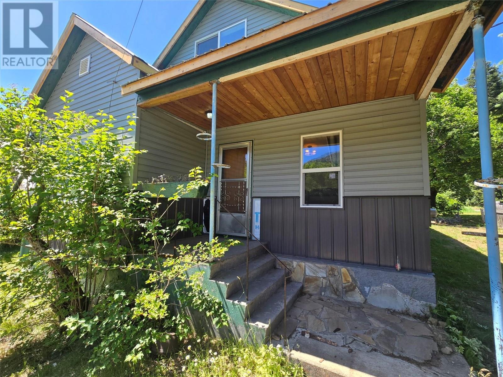 303 Fir Street, Ymir, British Columbia  V0G 2K0 - Photo 2 - 10355138