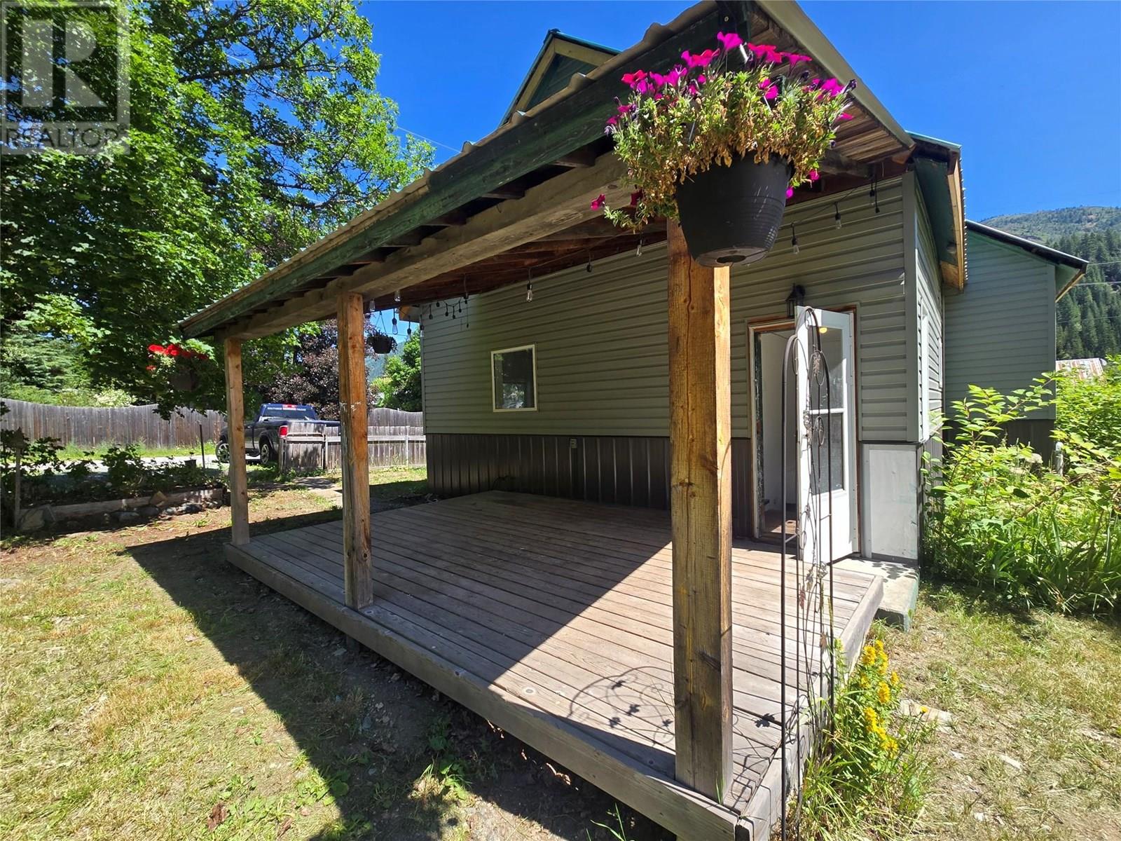 303 Fir Street, Ymir, British Columbia  V0G 2K0 - Photo 25 - 10355138