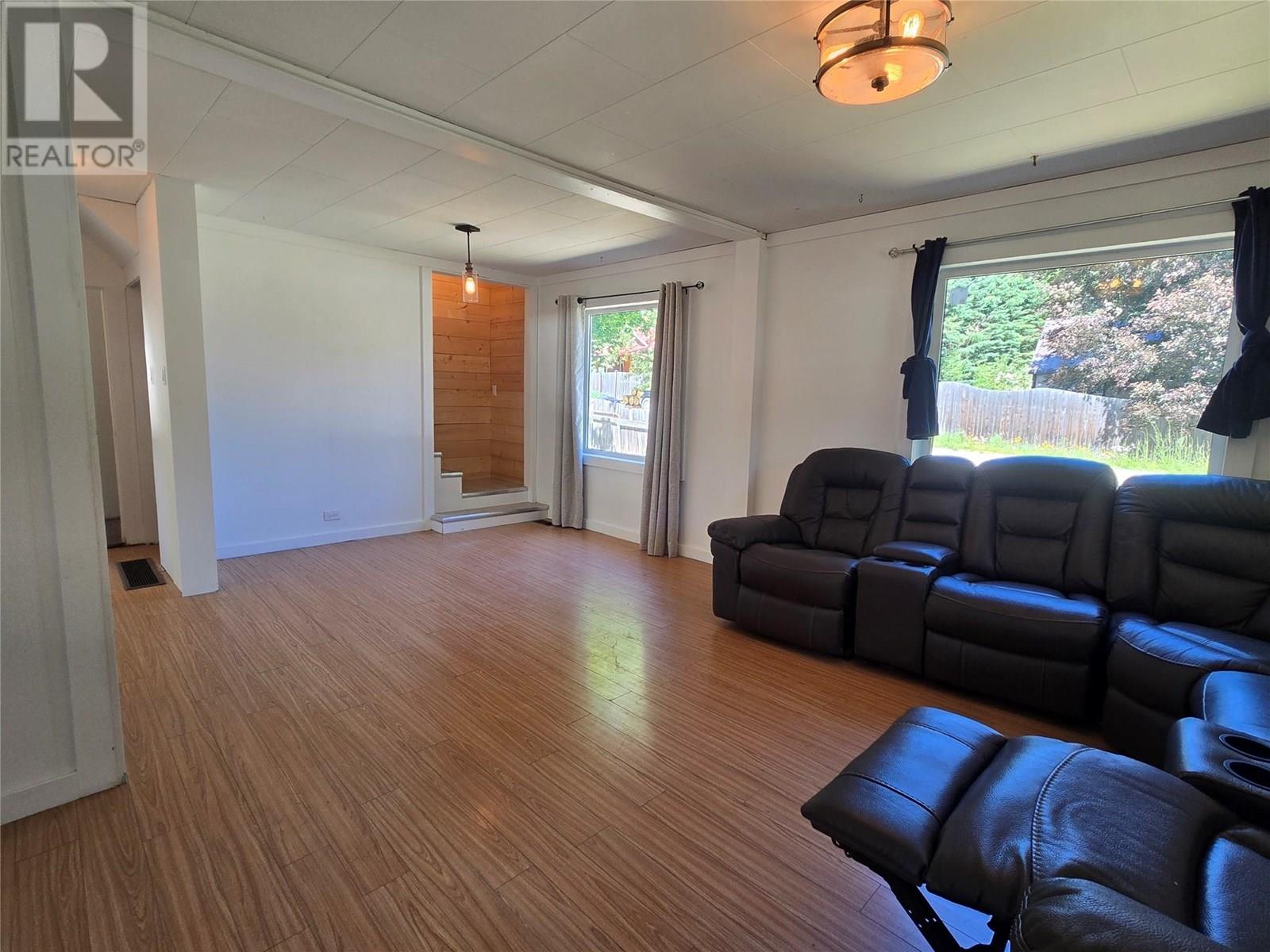 303 Fir Street, Ymir, British Columbia  V0G 2K0 - Photo 3 - 10355138