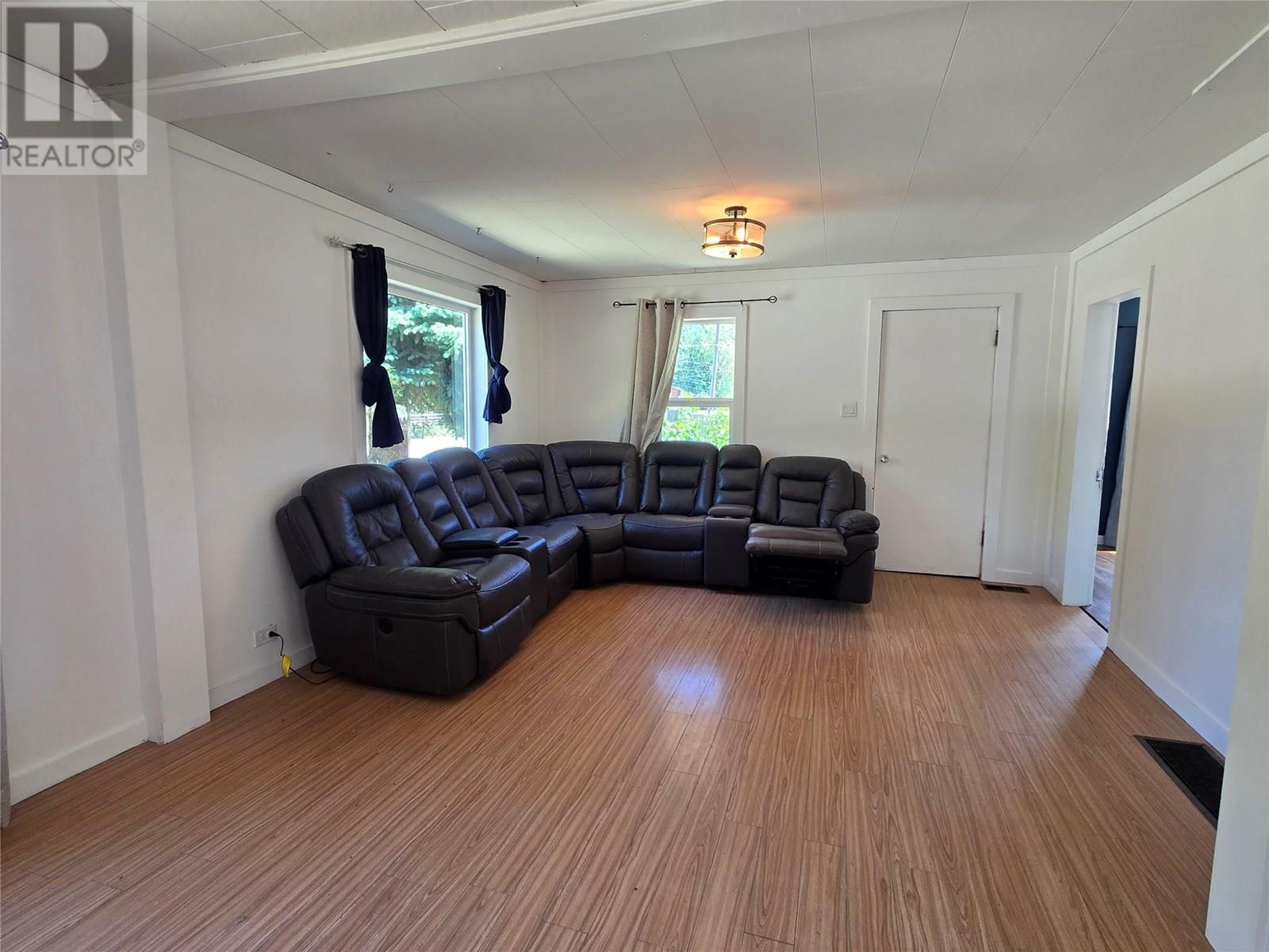303 Fir Street, Ymir, British Columbia  V0G 2K0 - Photo 4 - 10355138