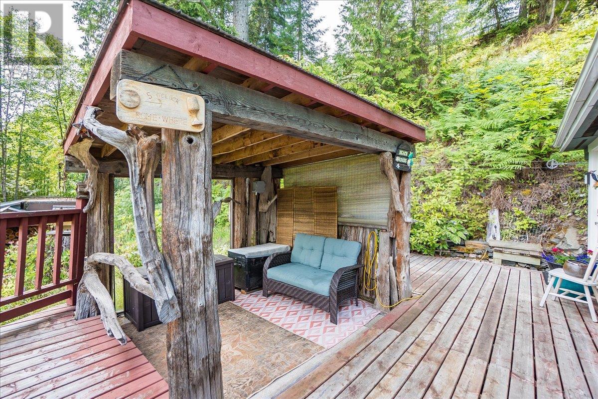 5529 Highway 31, Mirror Lake, British Columbia  V0G 1M0 - Photo 32 - 10355136