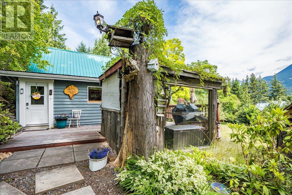 5529 Highway 31, Mirror Lake, British Columbia  V0G 1M0 - Photo 35 - 10355136