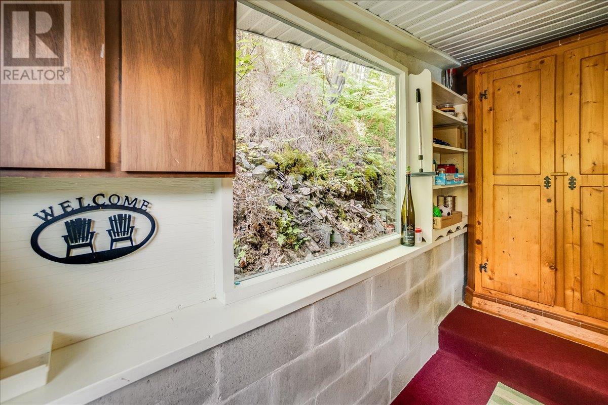 5529 Highway 31, Mirror Lake, British Columbia  V0G 1M0 - Photo 40 - 10355136