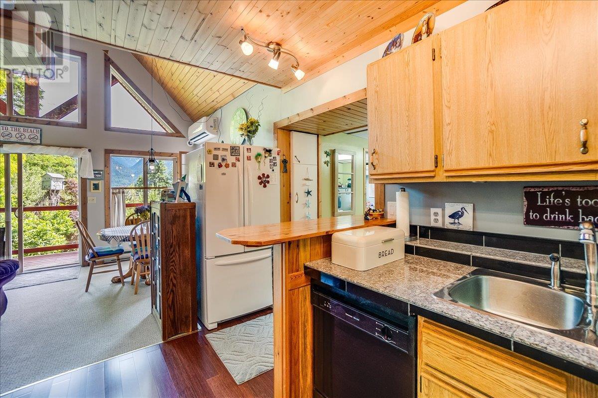 5529 Highway 31, Mirror Lake, British Columbia  V0G 1M0 - Photo 52 - 10355136