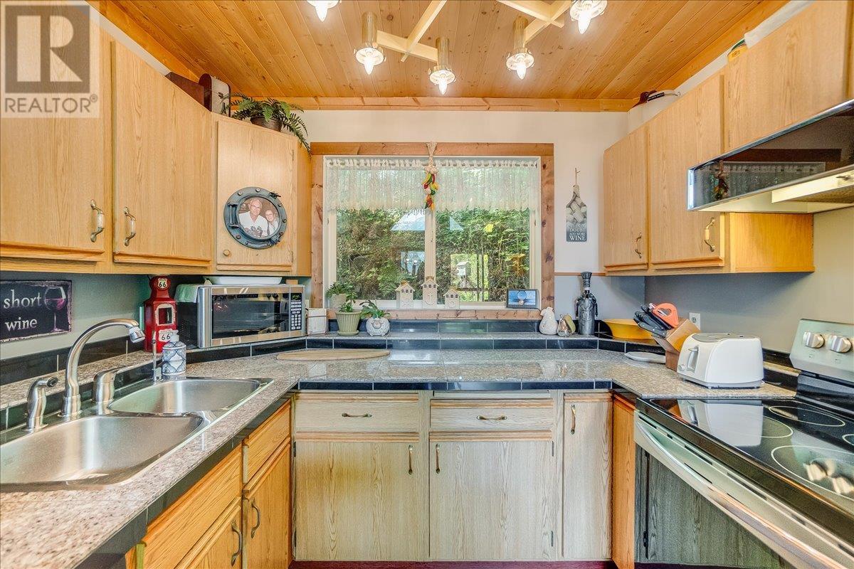 5529 Highway 31, Mirror Lake, British Columbia  V0G 1M0 - Photo 54 - 10355136