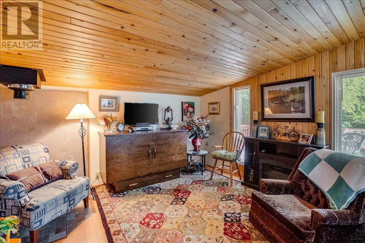 5529 Highway 31, Mirror Lake, British Columbia  V0G 1M0 - Photo 70 - 10355136