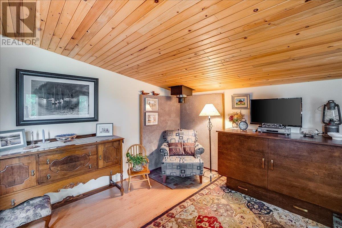 5529 Highway 31, Mirror Lake, British Columbia  V0G 1M0 - Photo 71 - 10355136