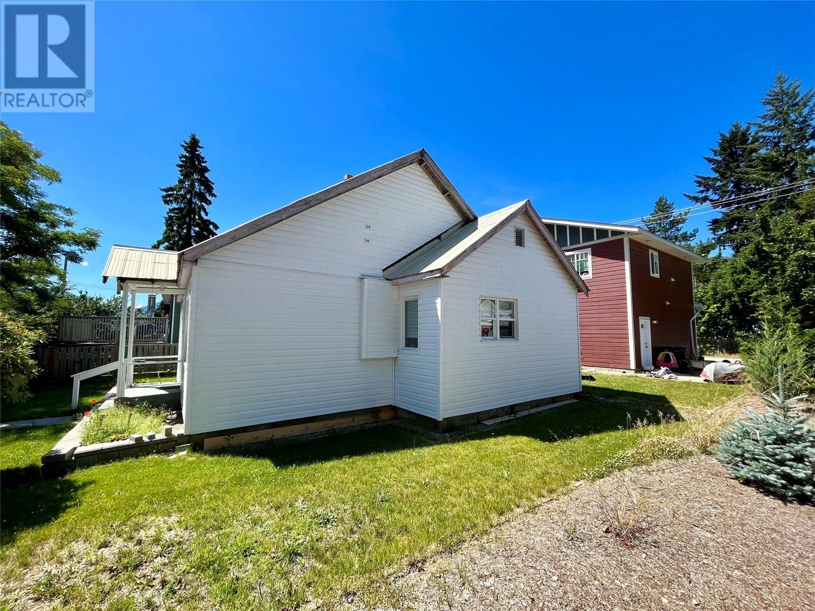 304 7th Avenue Nw, Nakusp, British Columbia  V0G 1R0 - Photo 3 - 10355072