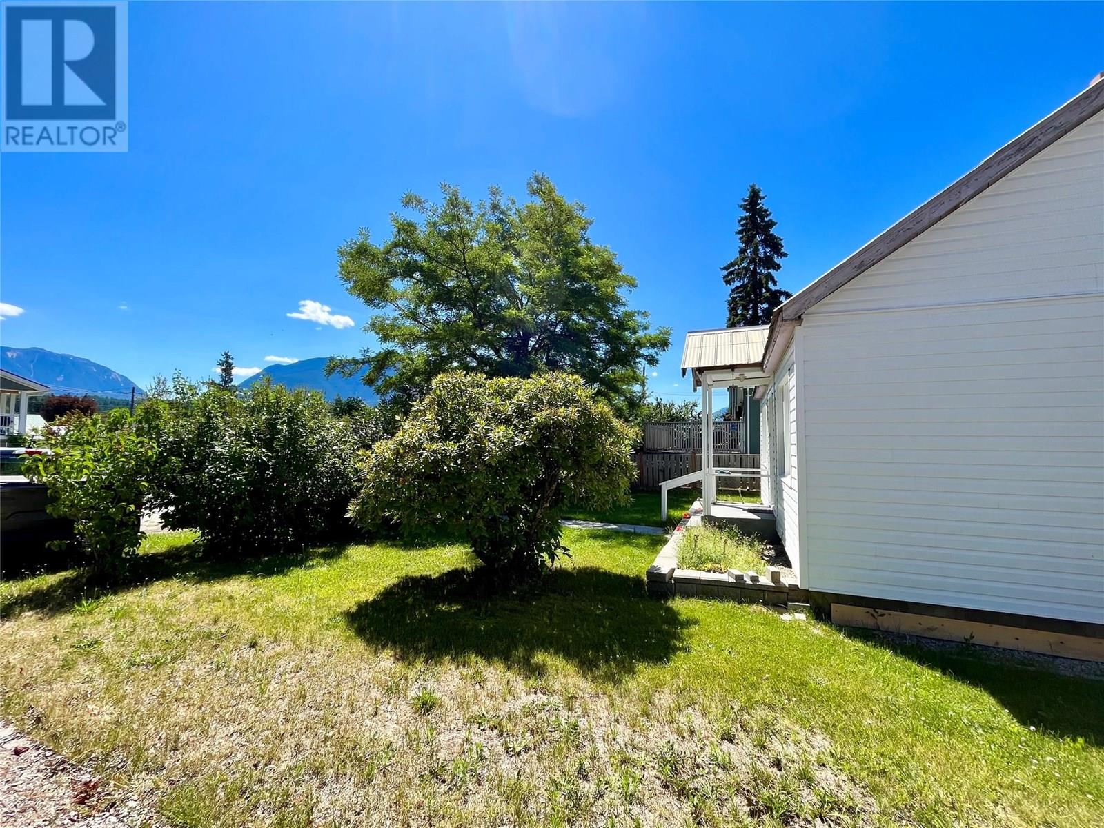 304 7th Avenue Nw, Nakusp, British Columbia  V0G 1R0 - Photo 7 - 10355072