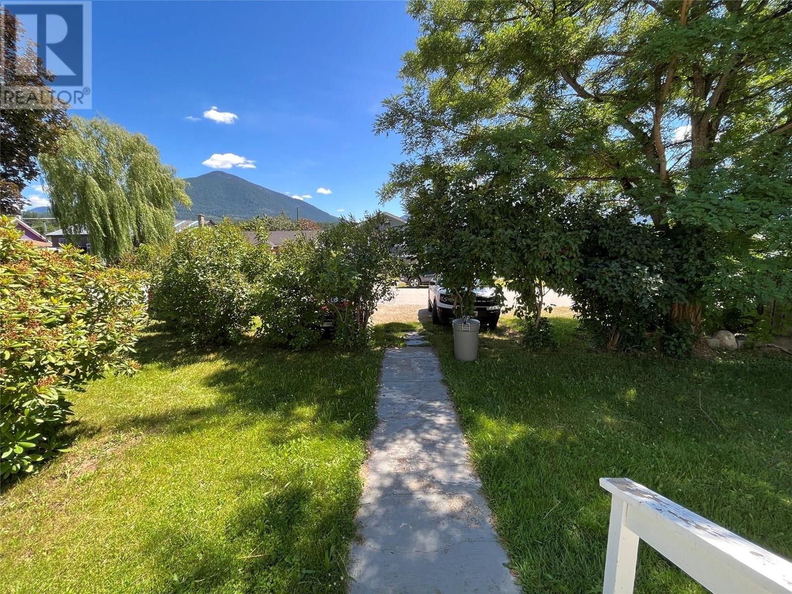 304 7th Avenue Nw, Nakusp, British Columbia  V0G 1R0 - Photo 9 - 10355072