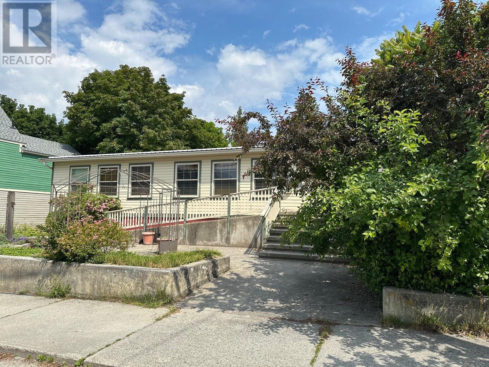 316 6th Avenue, New Denver, British Columbia  V0G 1S0 - Photo 2 - 10355508