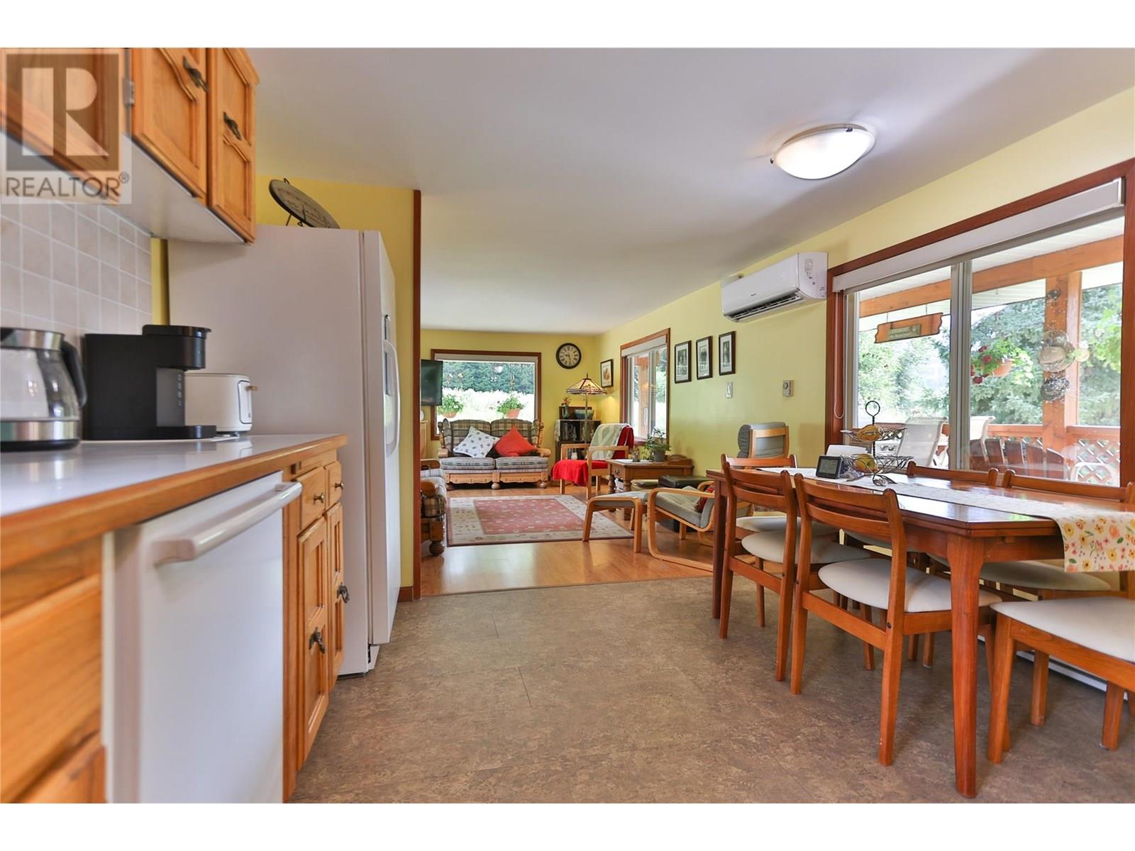 1531 Highway 3b Highway, Fruitvale, British Columbia  V0G 1L1 - Photo 11 - 10355568