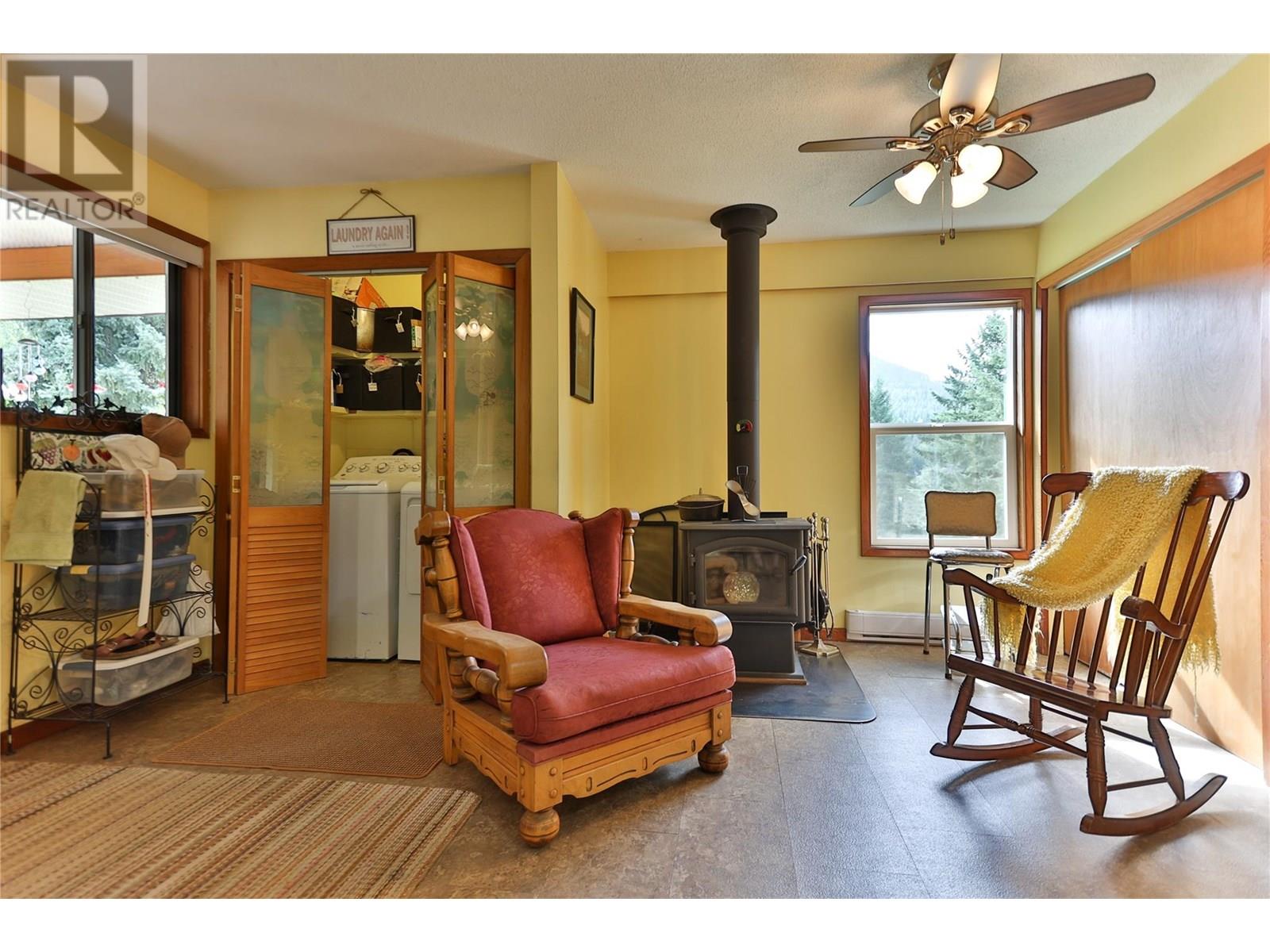 1531 Highway 3b Highway, Fruitvale, British Columbia  V0G 1L1 - Photo 12 - 10355568
