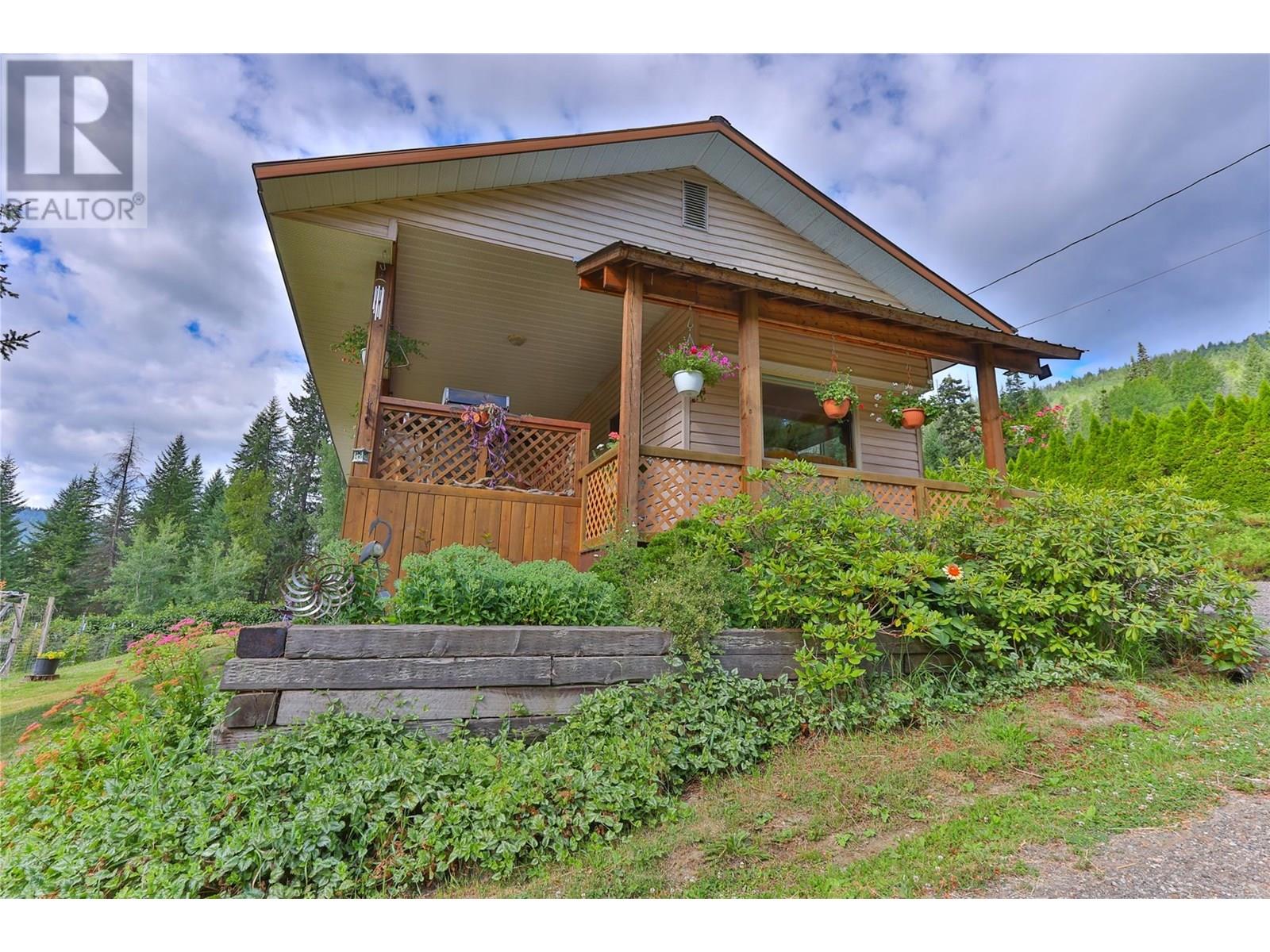 1531 Highway 3b Highway, Fruitvale, British Columbia  V0G 1L1 - Photo 2 - 10355568