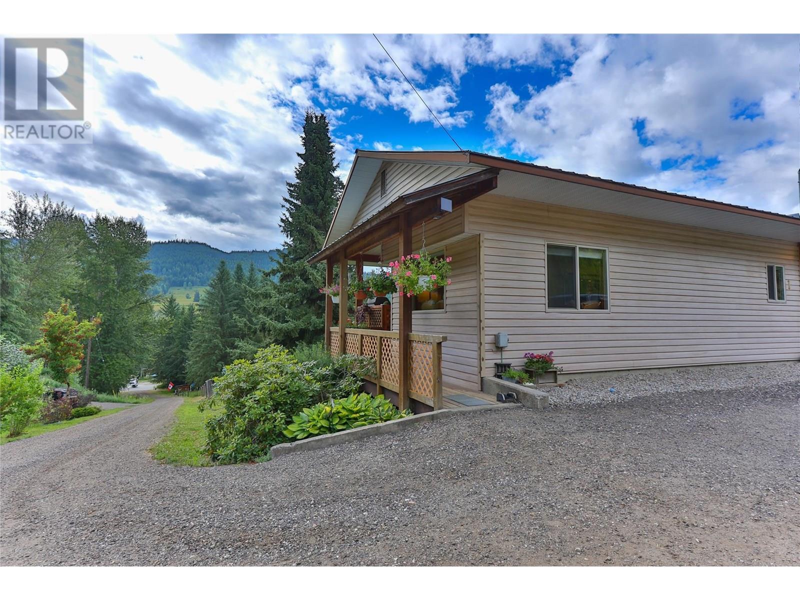 1531 Highway 3b Highway, Fruitvale, British Columbia  V0G 1L1 - Photo 23 - 10355568