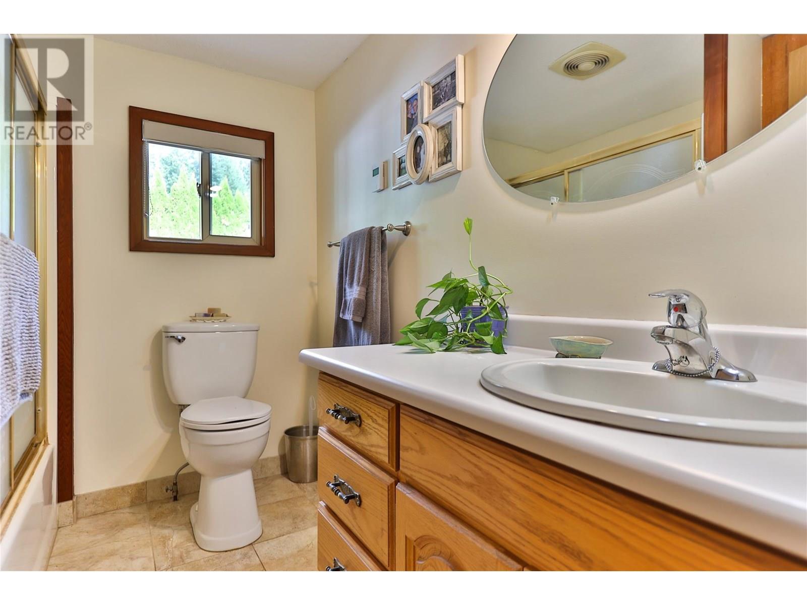 1531 Highway 3b Highway, Fruitvale, British Columbia  V0G 1L1 - Photo 32 - 10355568