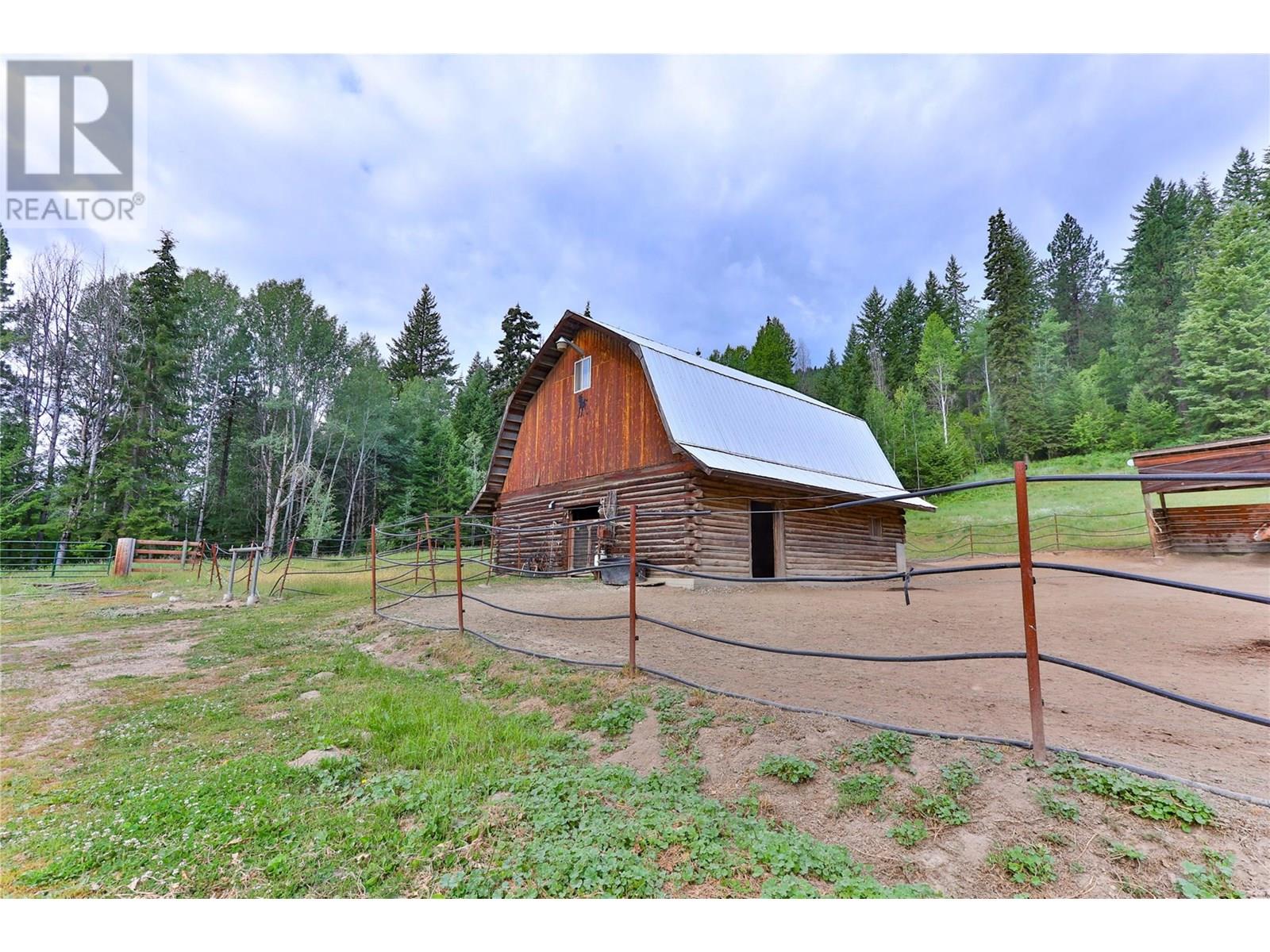 1531 Highway 3b Highway, Fruitvale, British Columbia  V0G 1L1 - Photo 4 - 10355568
