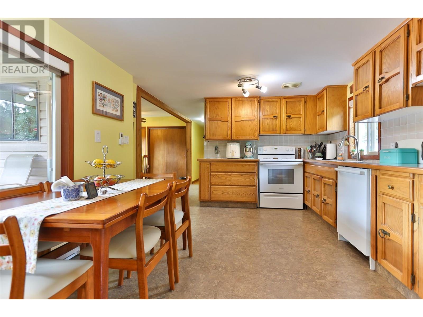 1531 Highway 3b Highway, Fruitvale, British Columbia  V0G 1L1 - Photo 7 - 10355568