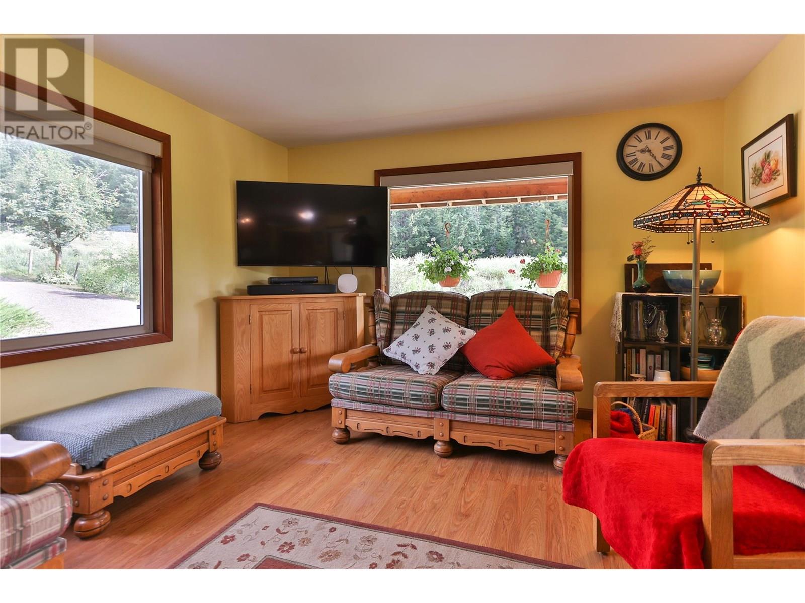 1531 Highway 3b Highway, Fruitvale, British Columbia  V0G 1L1 - Photo 8 - 10355568