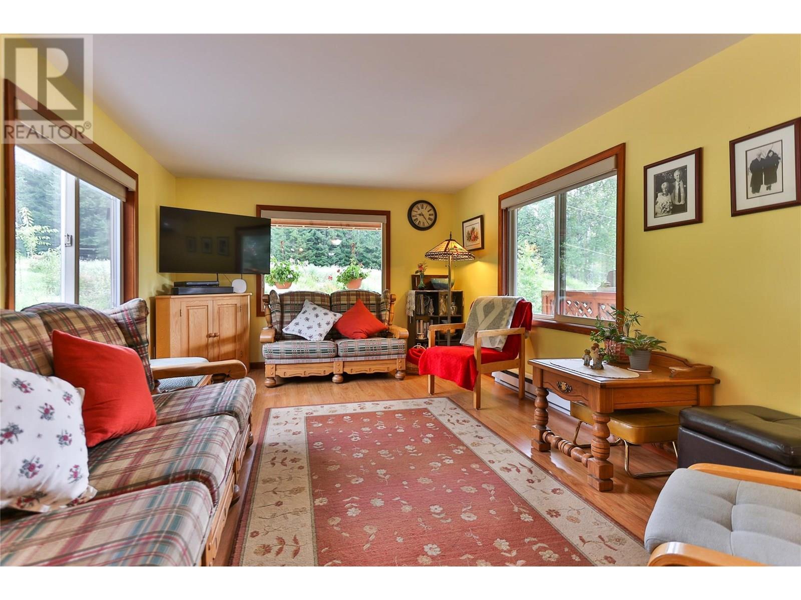 1531 Highway 3b Highway, Fruitvale, British Columbia  V0G 1L1 - Photo 9 - 10355568