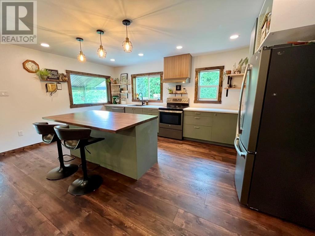 6450 Appledale Lower Road, Appledale, British Columbia  V0G 2J0 - Photo 11 - 10355316