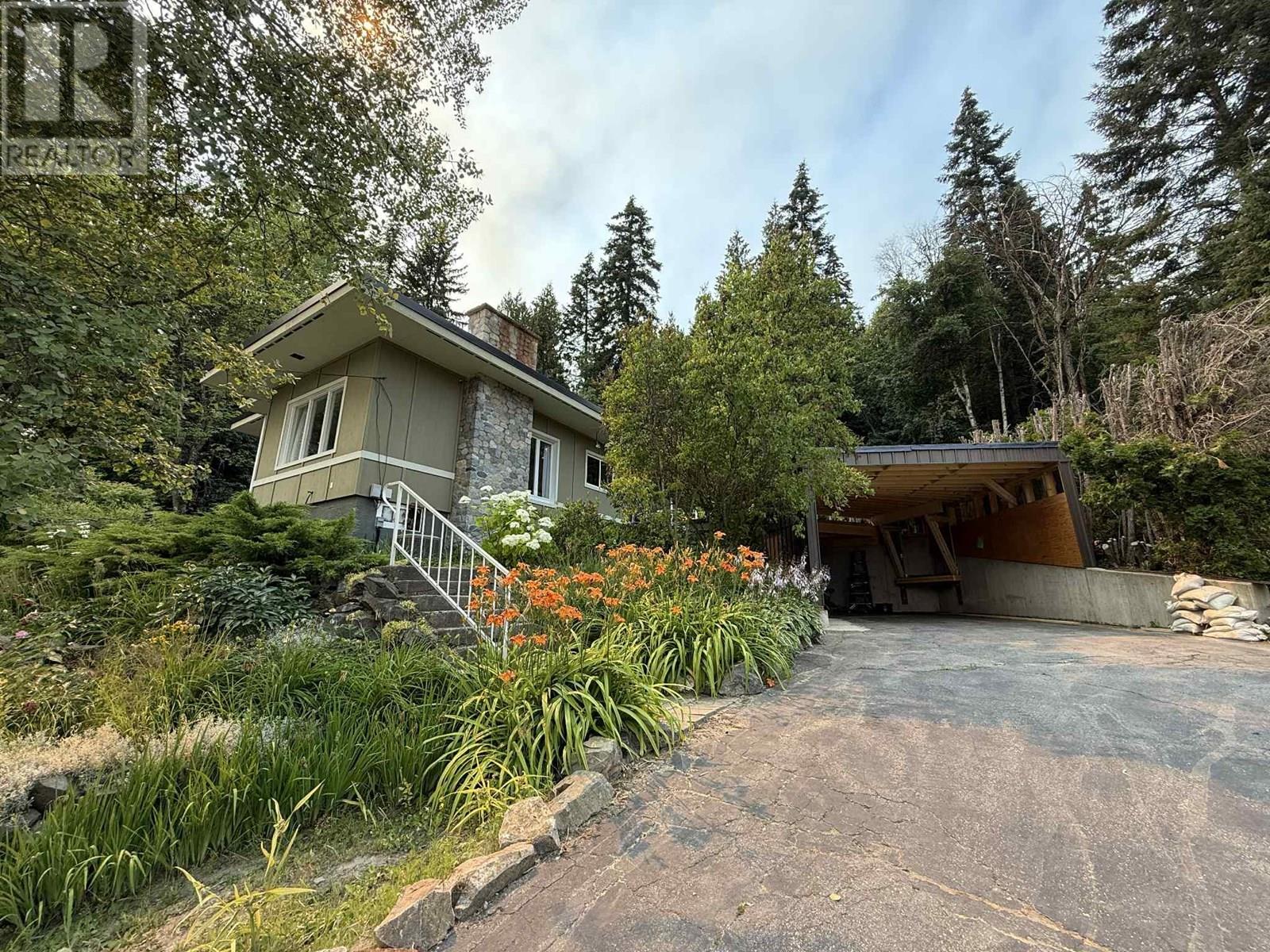 1091 3b Highway, Montrose, British Columbia  V0G 1P0 - Photo 1 - 10355356