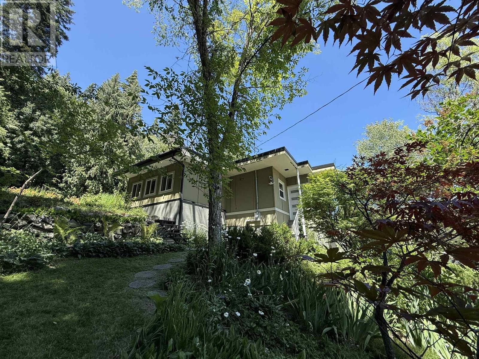 1091 3b Highway, Montrose, British Columbia  V0G 1P0 - Photo 11 - 10355356