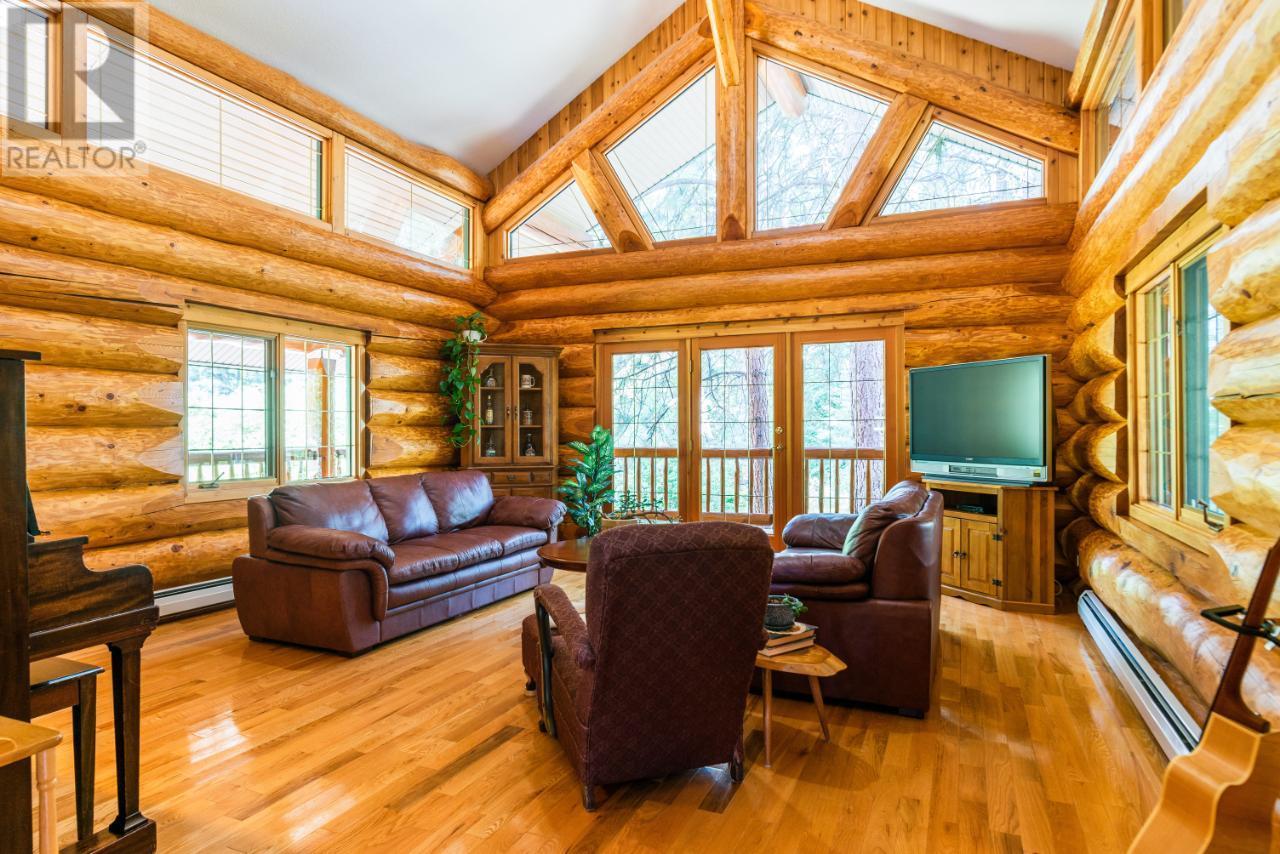 3150 Hanna Creek Road, Warfield, British Columbia  V1R 4L3 - Photo 3 - 10355771