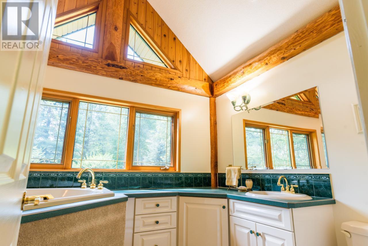 3150 Hanna Creek Road, Warfield, British Columbia  V1R 4L3 - Photo 35 - 10355771
