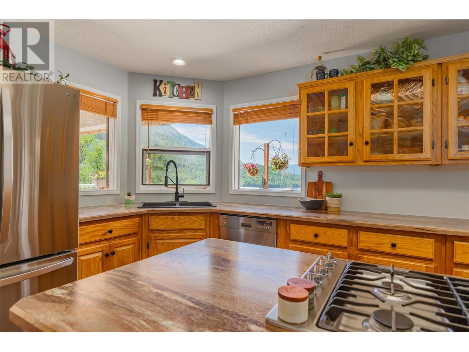 507 15th Avenue, Genelle, British Columbia  V0G 1G0 - Photo 7 - 10355836