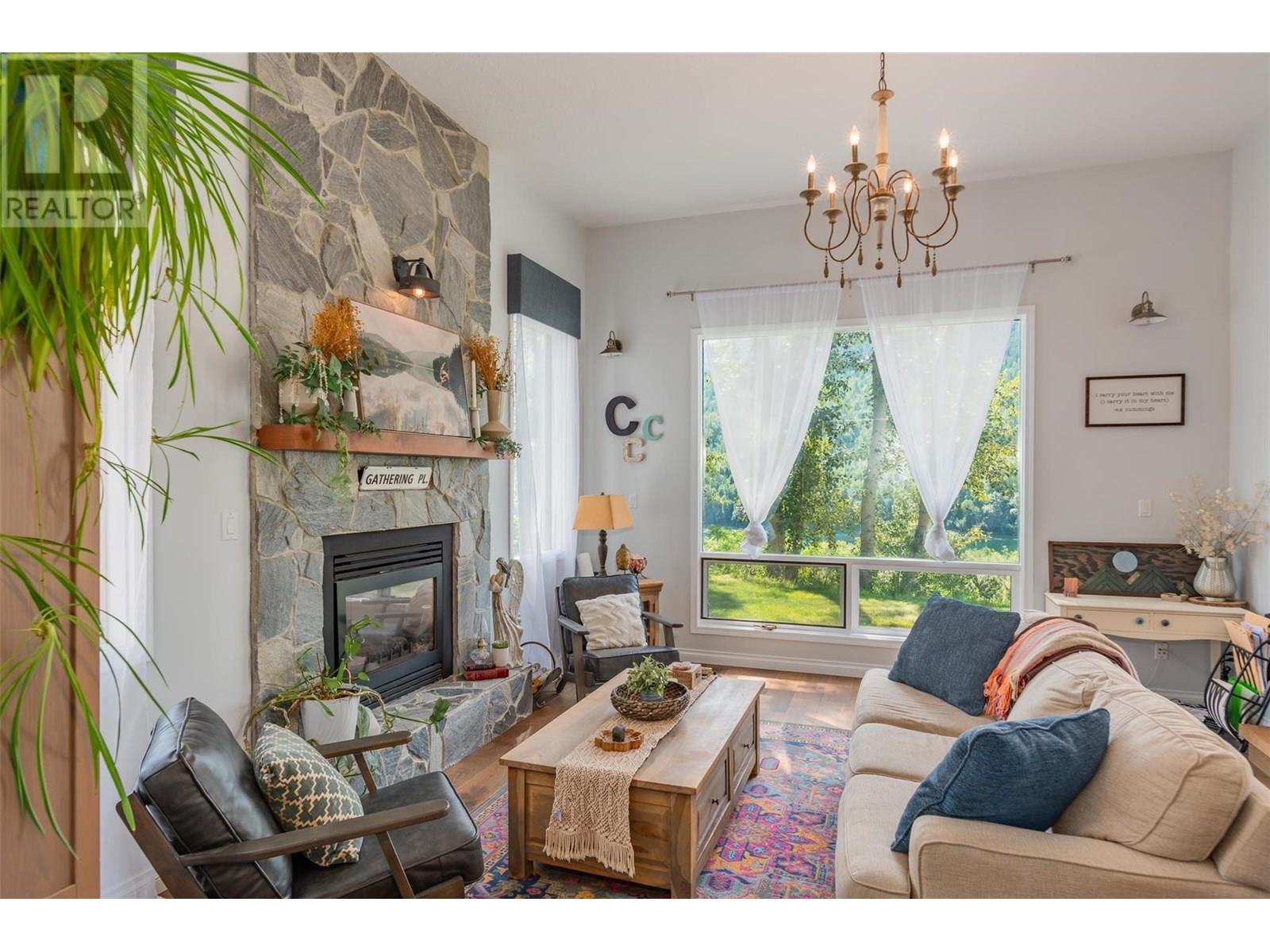 507 15th Avenue, Genelle, British Columbia  V0G 1G0 - Photo 9 - 10355836