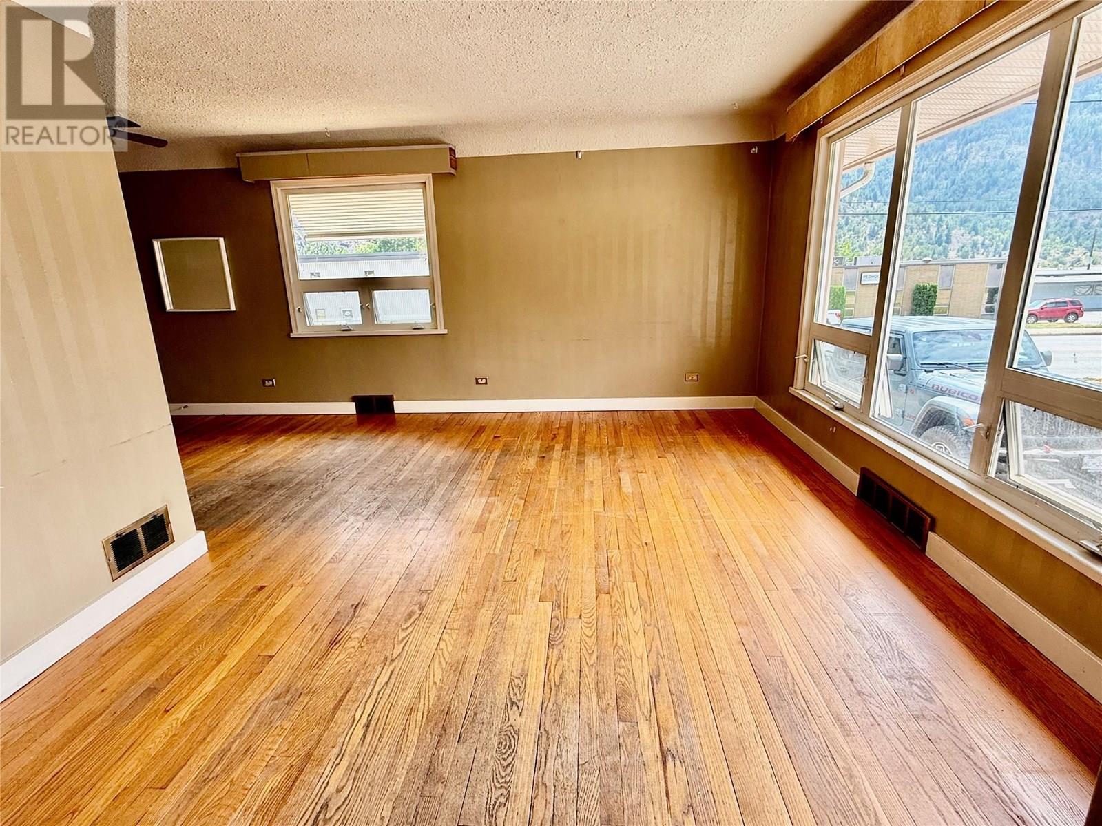 3141 Highway Drive, Trail, British Columbia  V1R 2T4 - Photo 2 - 10355856