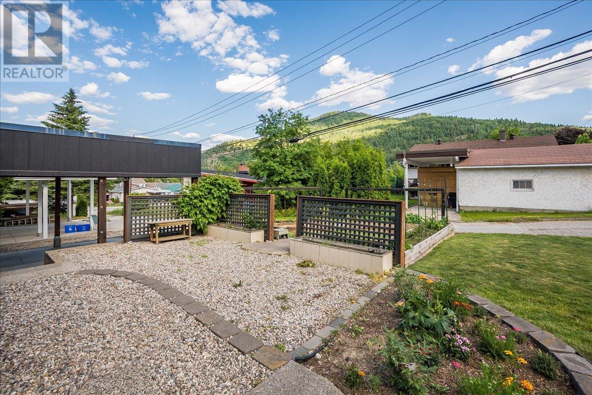 407 Willow Drive, Warfield, British Columbia  V1R 2M9 - Photo 15 - 10353062