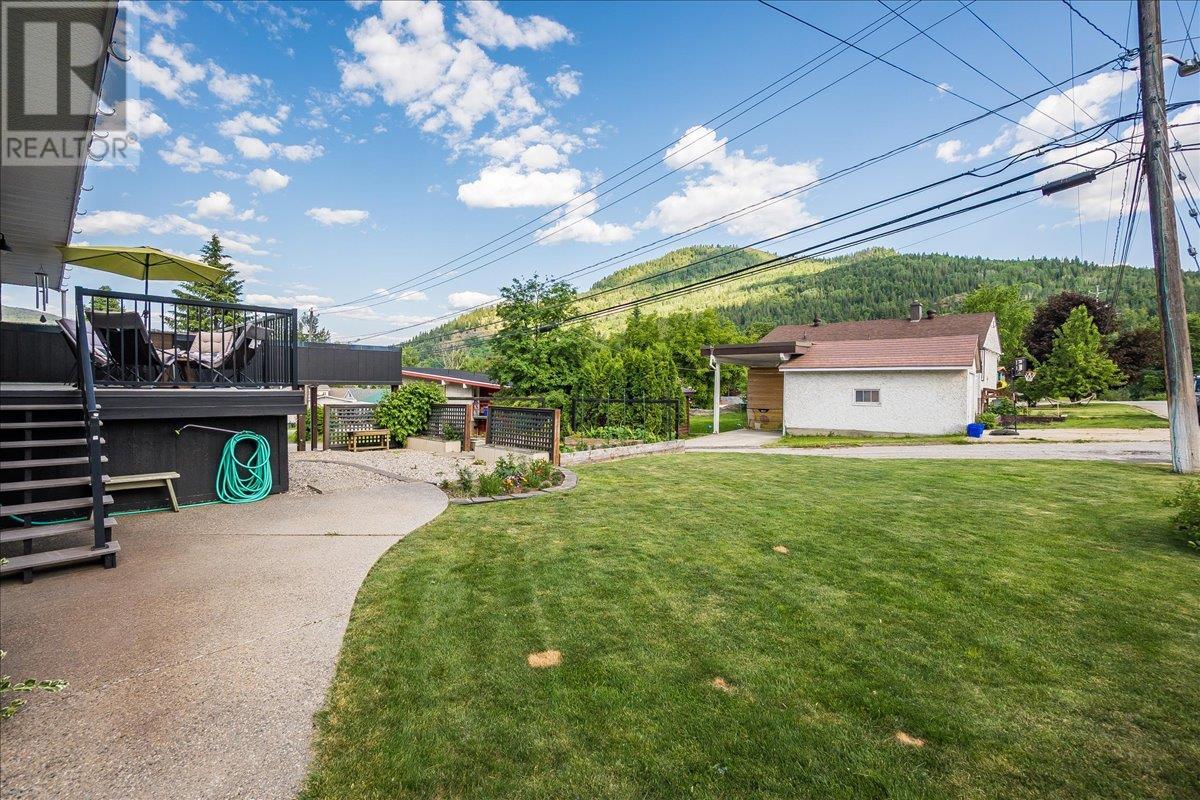 407 Willow Drive, Warfield, British Columbia  V1R 2M9 - Photo 16 - 10353062